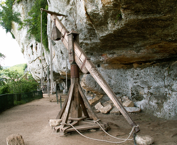 Grue à balancier, La Roque St Christophe (24)